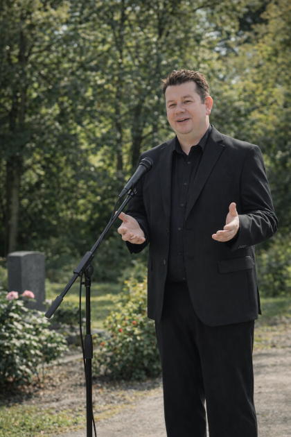 Klaus Wiedenmann hält eine Trauerrede